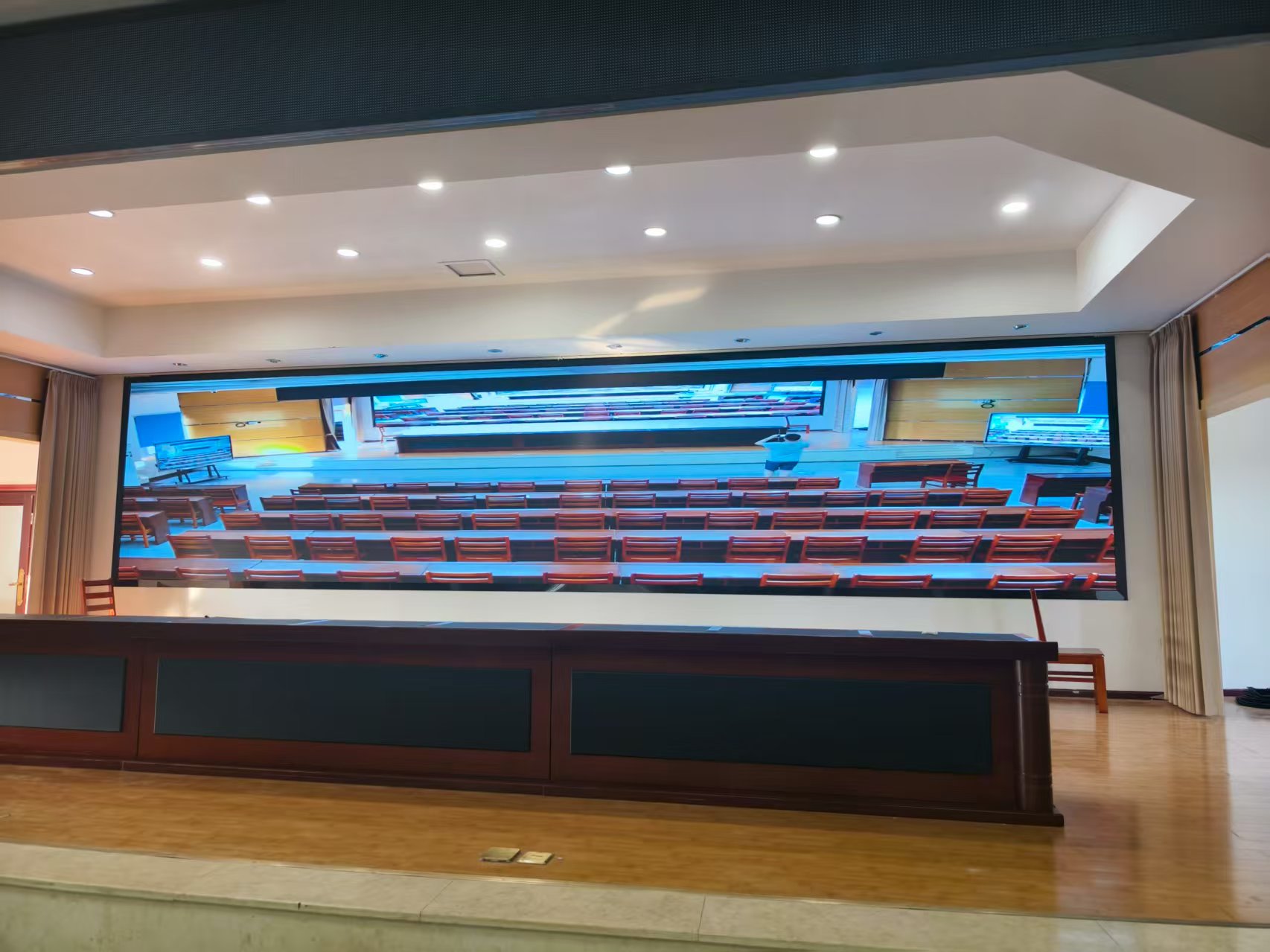 眉山某学校会议室