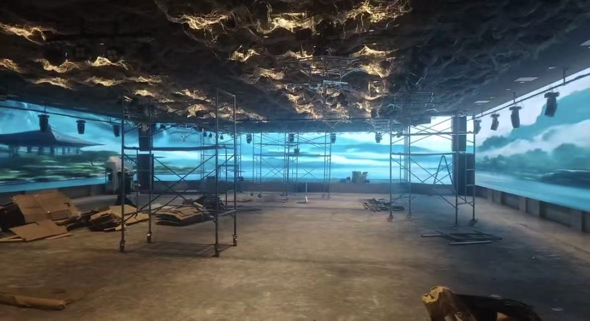 深圳酒店 3 面超长 LED 舞台表演与商业展示项目