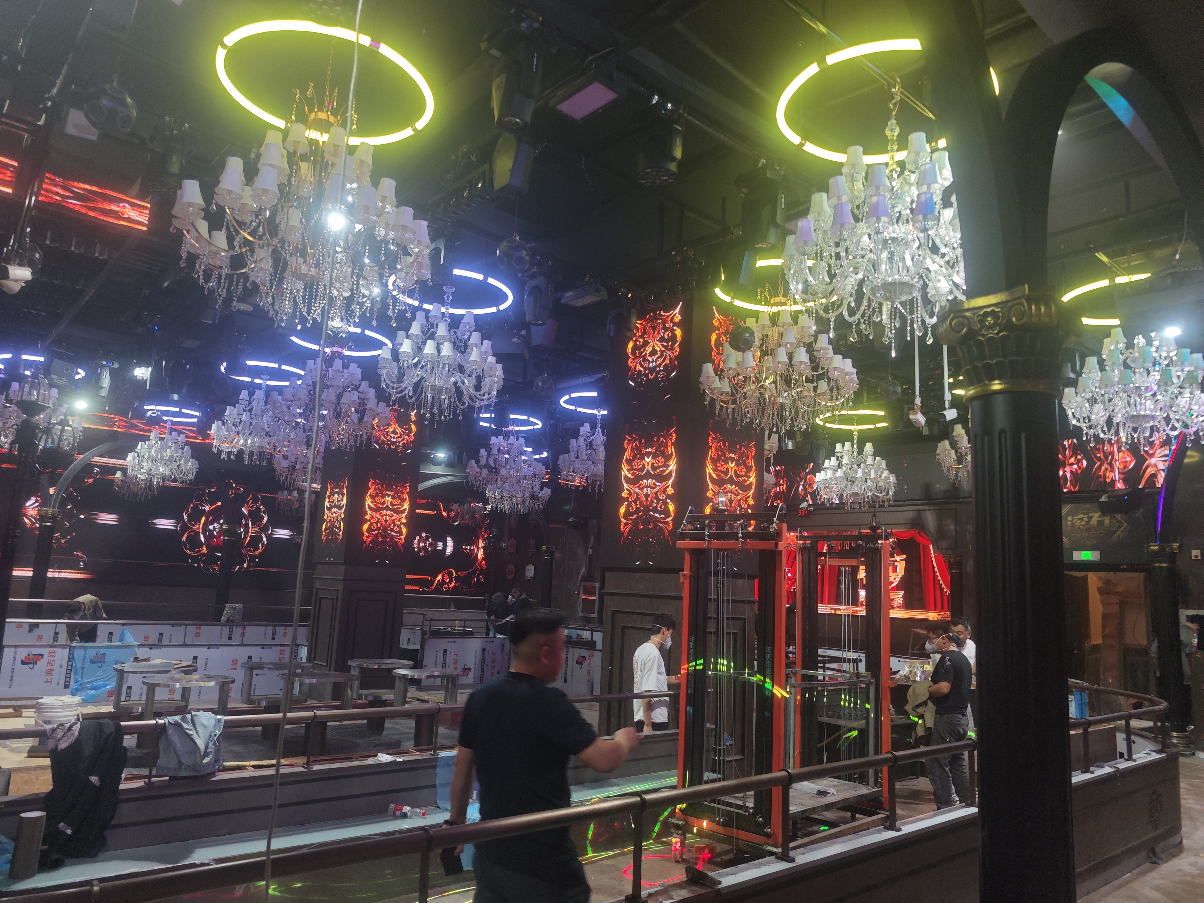 内蒙古巴彦淖尔滚石 DISCO 酒吧 LED 沉浸式氛围项目